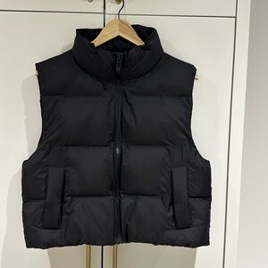 Zara black puffer vest Size M